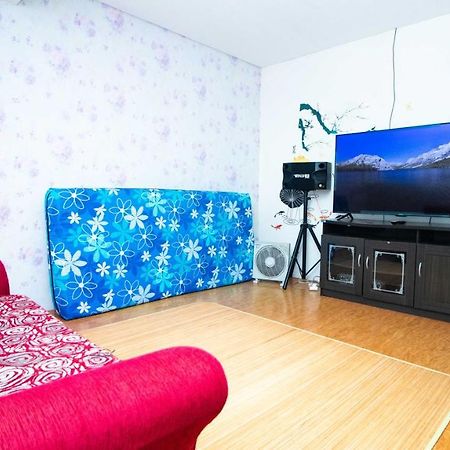Villa Shiny With Karaoke & Chill Spot Batu  Exterior foto