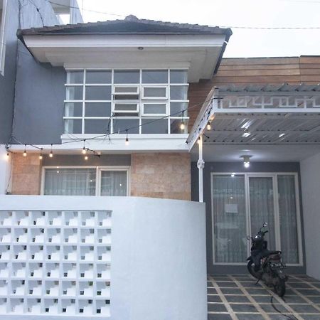 Villa Shiny With Karaoke & Chill Spot Batu  Exterior foto
