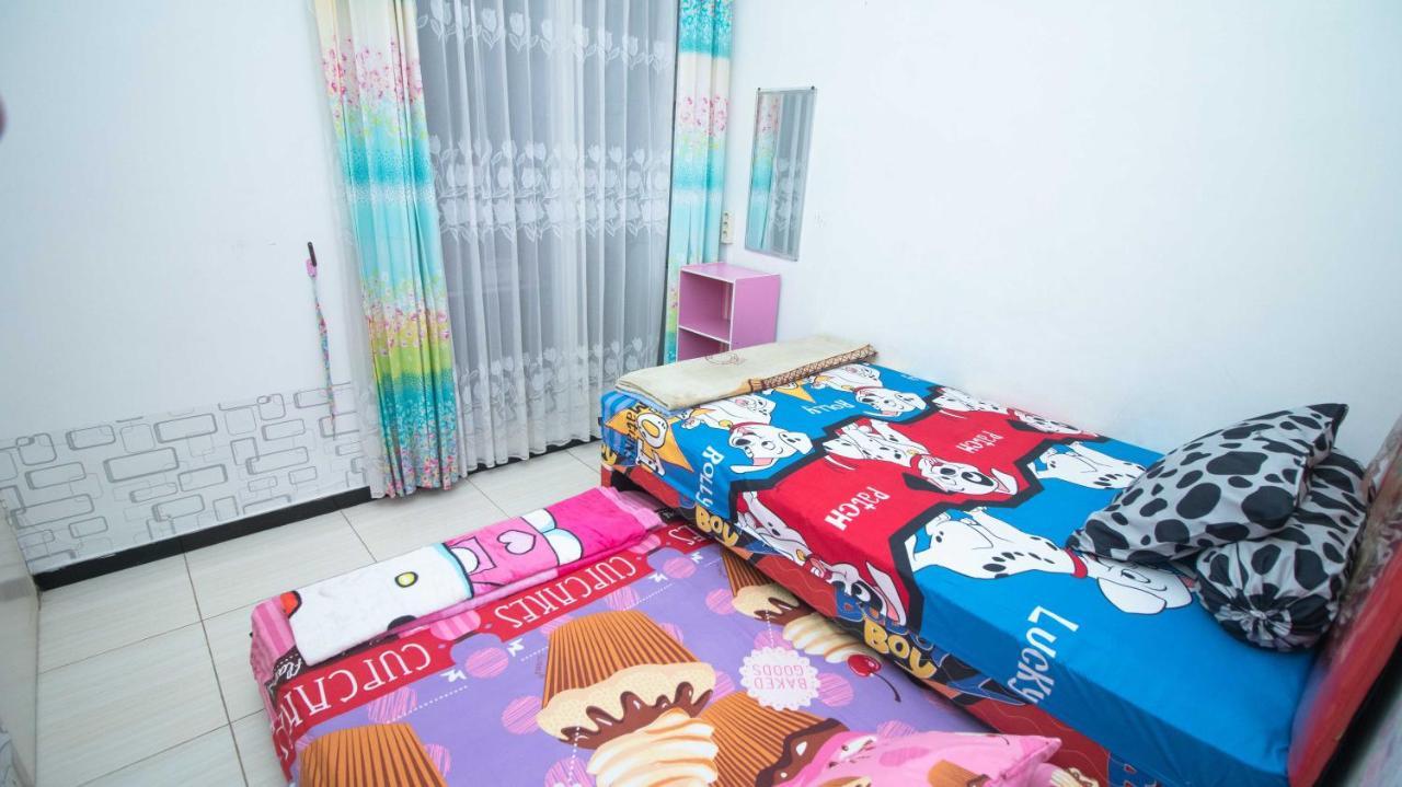 Villa Shiny With Karaoke & Chill Spot Batu  Exterior foto
