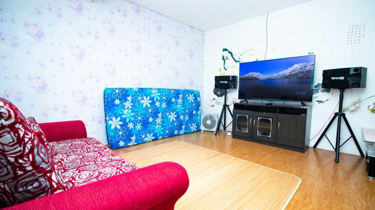 Villa Shiny With Karaoke & Chill Spot Batu  Exterior foto