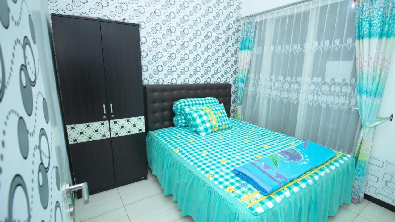 Villa Shiny With Karaoke & Chill Spot Batu  Exterior foto